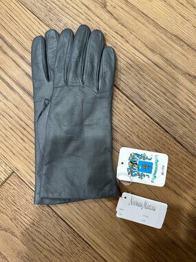 Leather Gloves Women's Size 6.5.  Gray. New With Tags.
